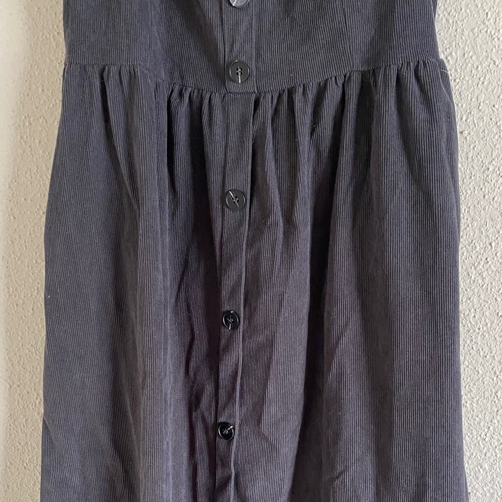 Chic Black Button-Down Midi Dress - Picture 5 of 9